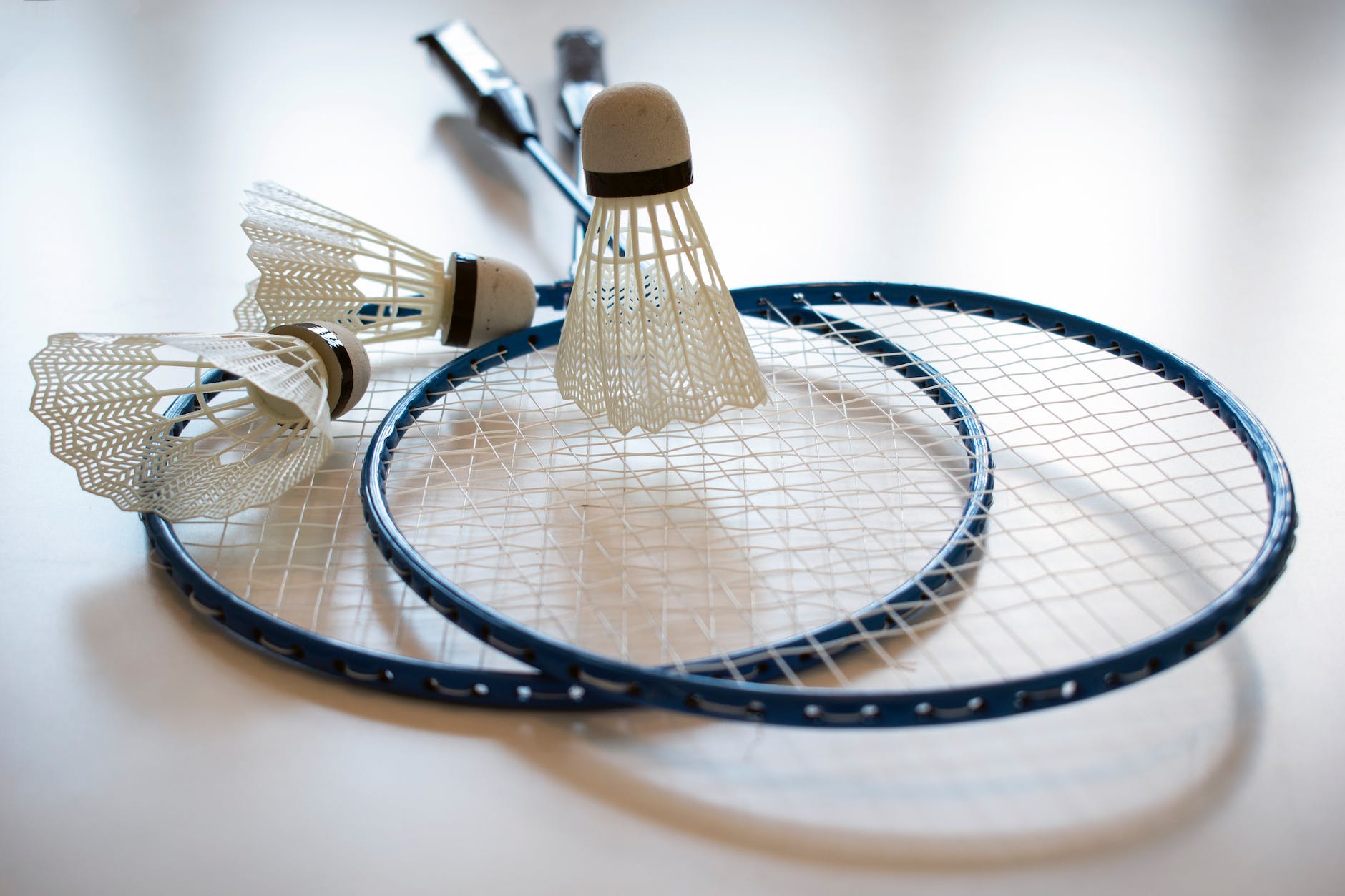 close up photo of badminton rackets and shuttlecock